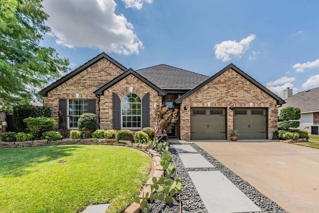 12109 Copper Creek Drive, Fort Worth