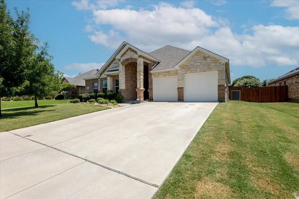 2222 Louis Trail, Weatherford