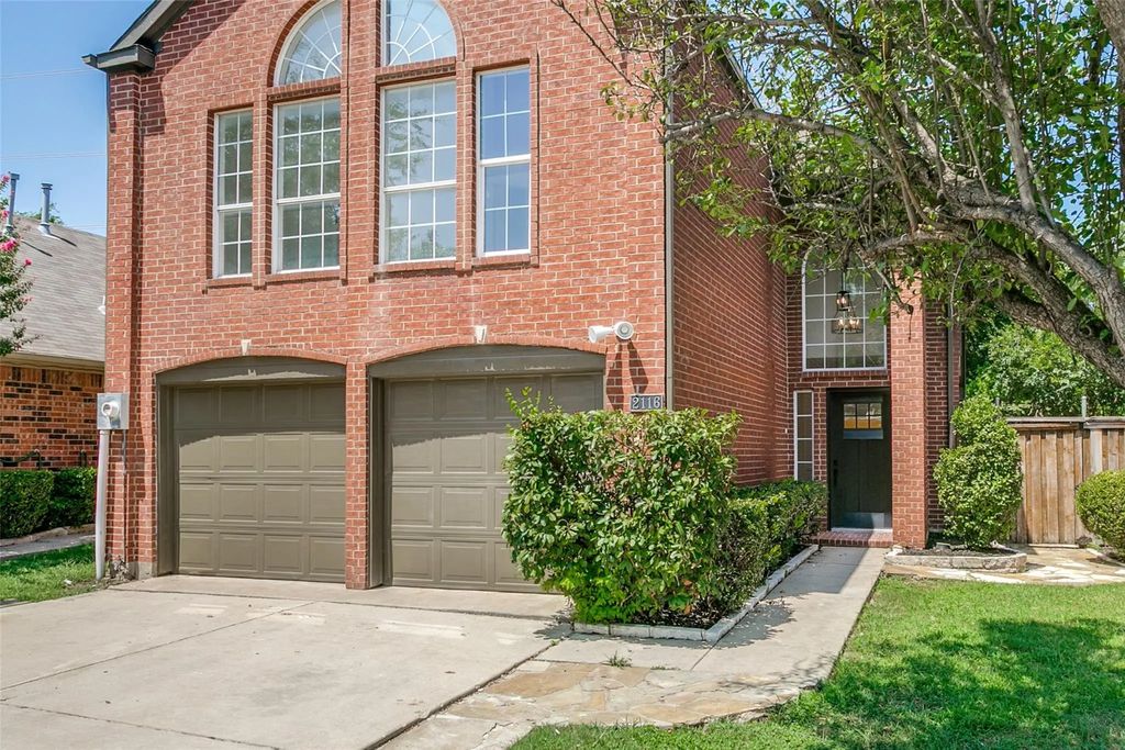 2116 Montclair Lane, Lewisville