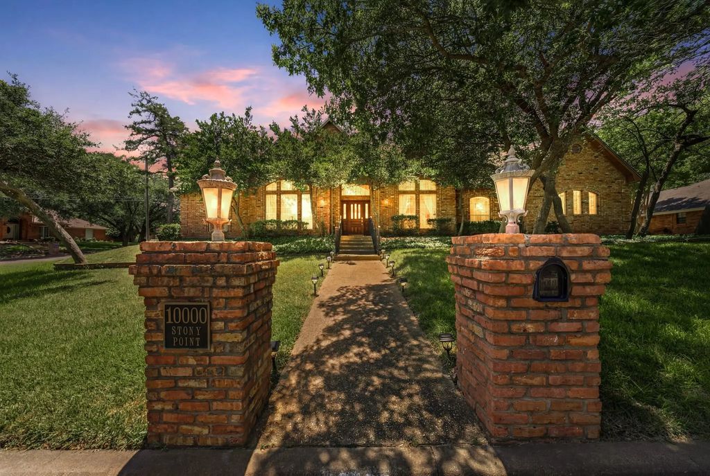 10000 Stony Point Drive, Woodway
