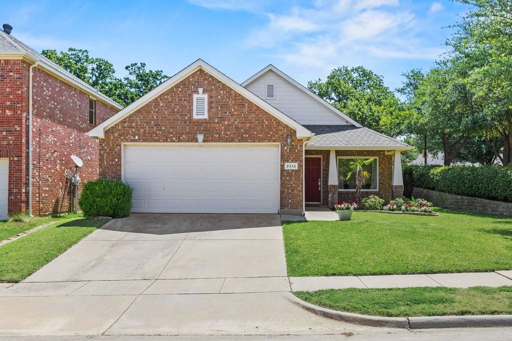 3312 Versante Drive, Bedford