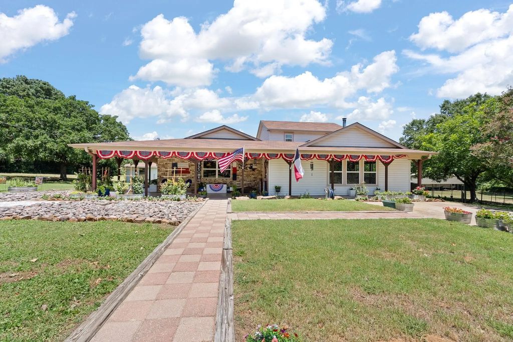 1309 Shannon Drive, Cleburne