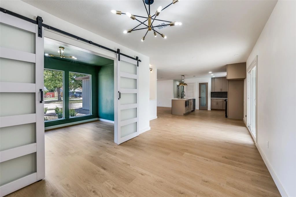 908 Raintree Road, Fort Worth