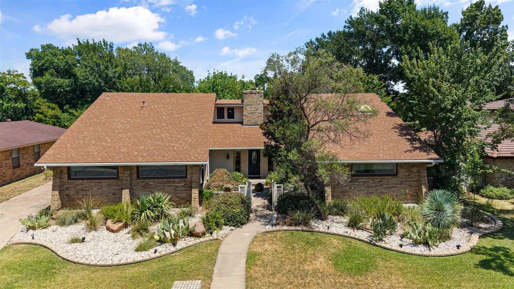 2211 Southcrest Drive, Arlington