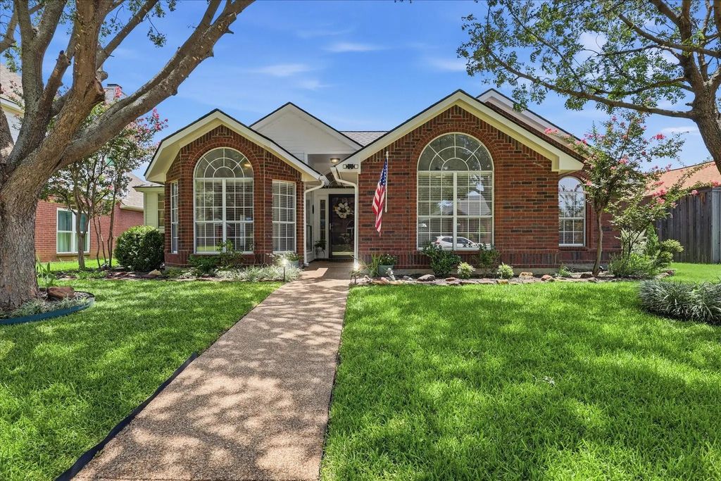 1324 Falcon Drive, Lewisville