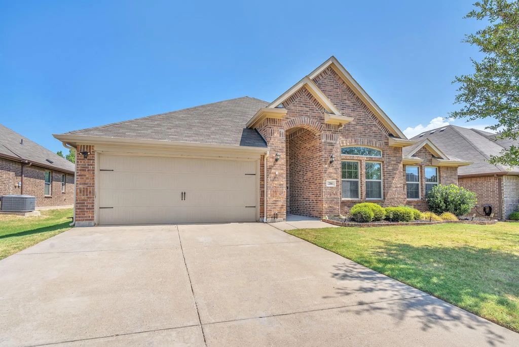 216 Ovaletta Drive, Justin