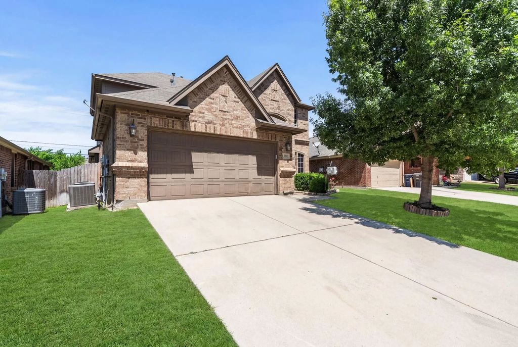 6137 Redear Drive, Fort Worth