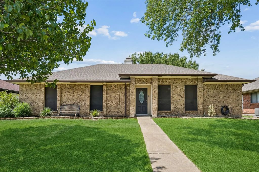 1725 Mayflower Drive, Carrollton