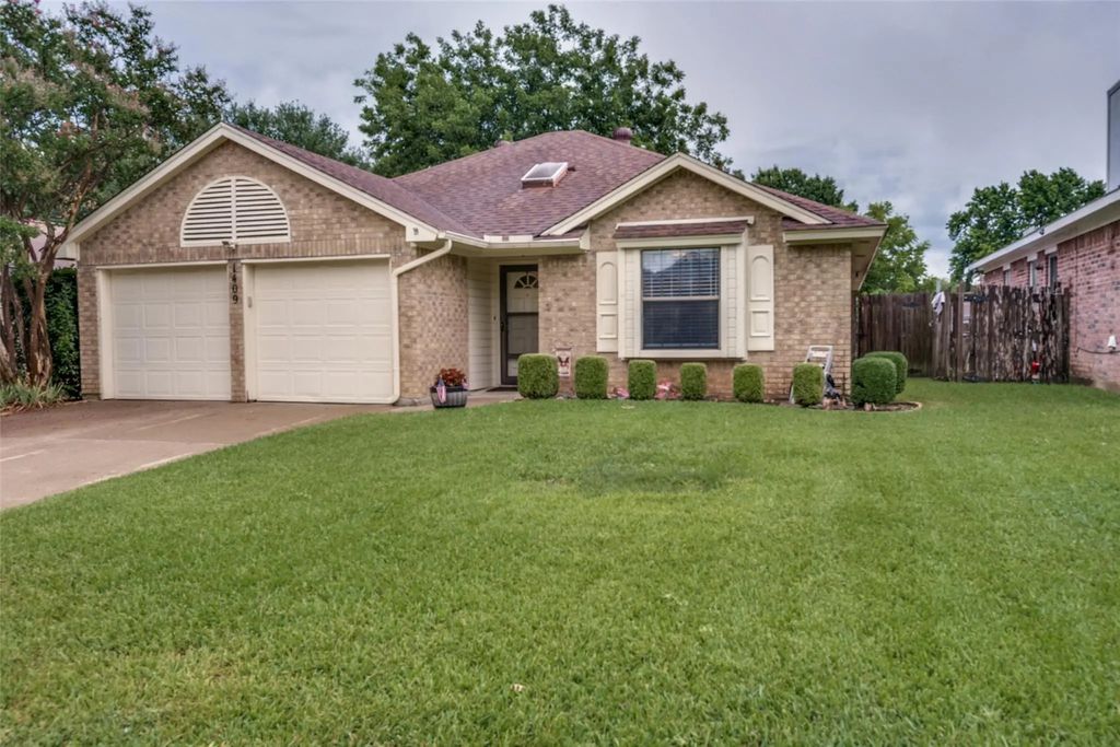 1409 Lincolnshire Way, Fort Worth