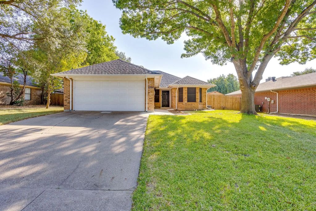 1200 Windy Meadows Drive, Burleson