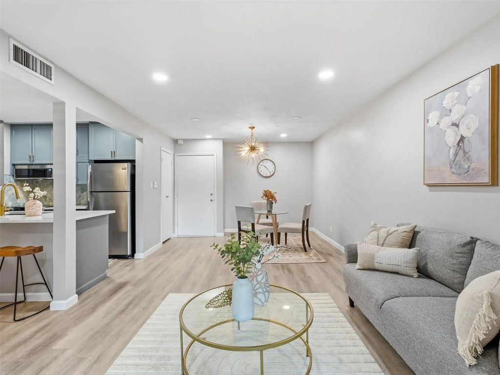 4851 Cedar Springs Road 392, Dallas