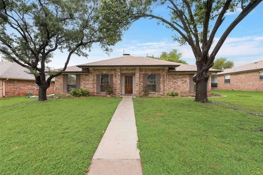 2623 Fallcreek Drive, Carrollton
