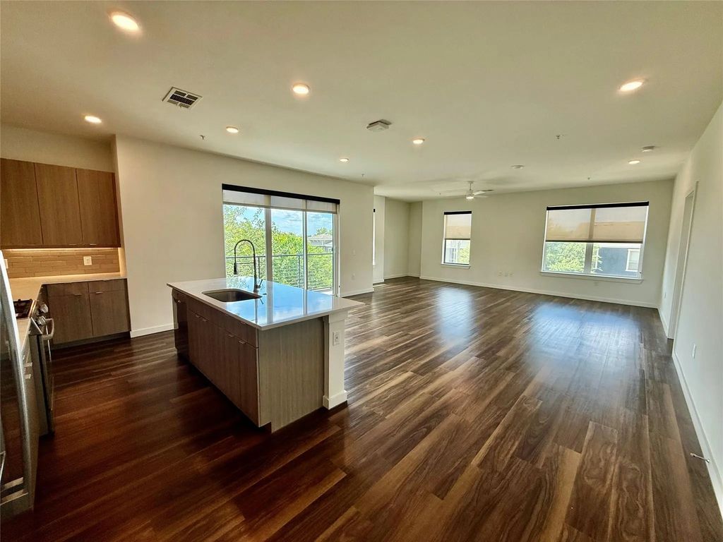 7450 Coronado Avenue 301, Dallas