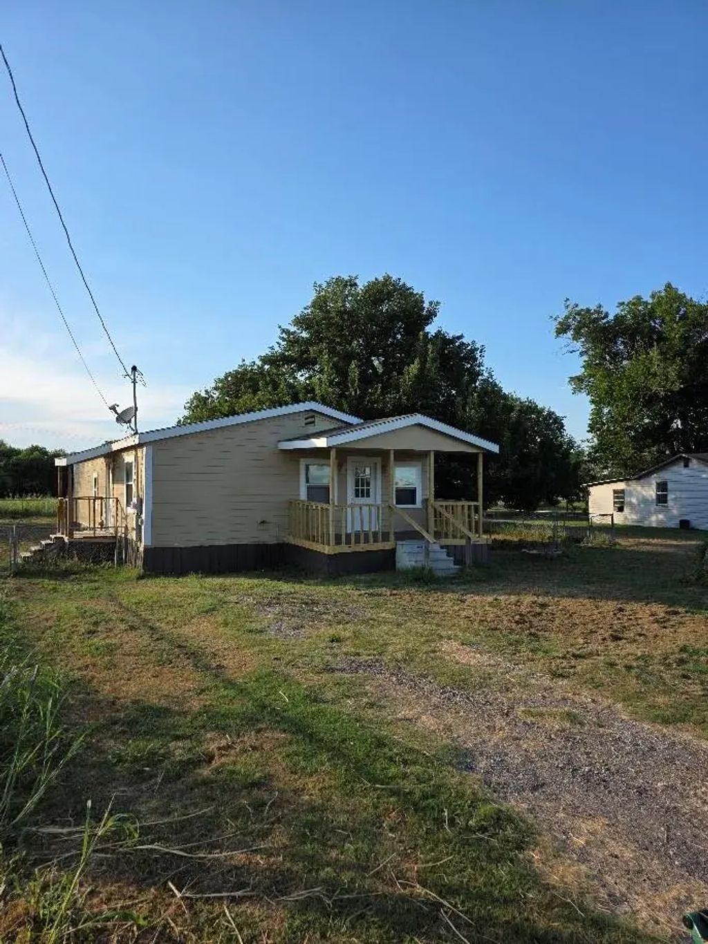 916 West Avenue B, Rosebud
