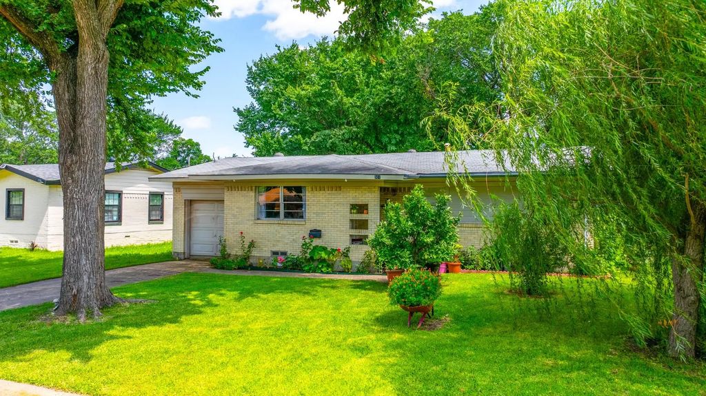 301 W Ridgewood Drive, Garland