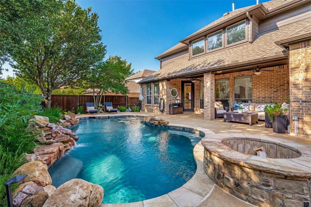 712 Glendevon Drive, McKinney