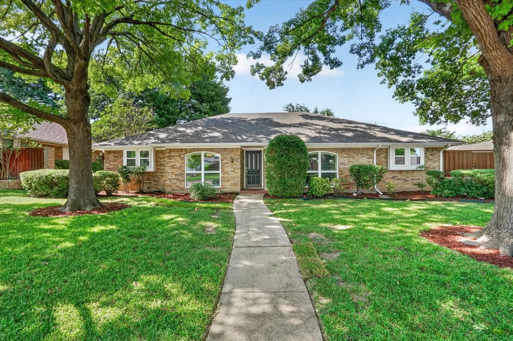 3001 Cross Bend Road, Plano