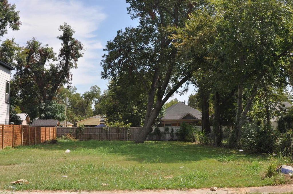 3520 Carl Street, Dallas