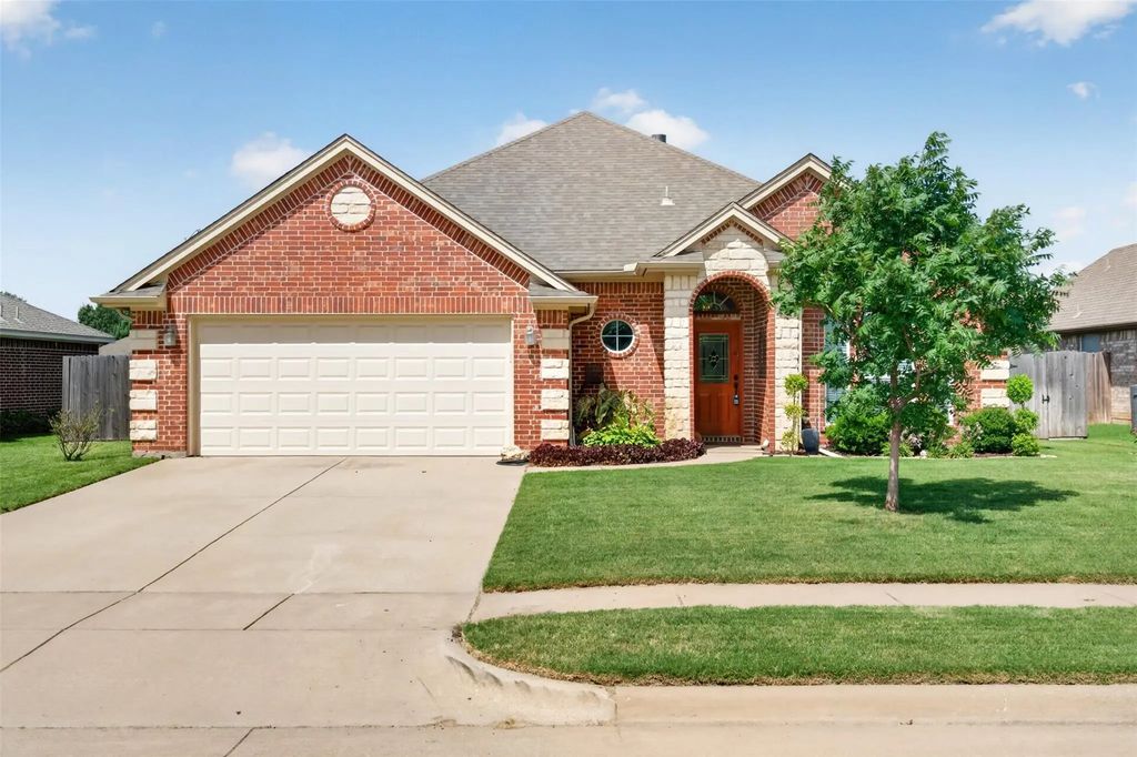 641 Carriage Lane, Saginaw