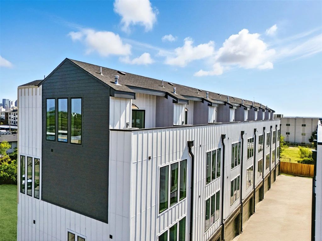 312 N Lancaster Avenue 12, Dallas