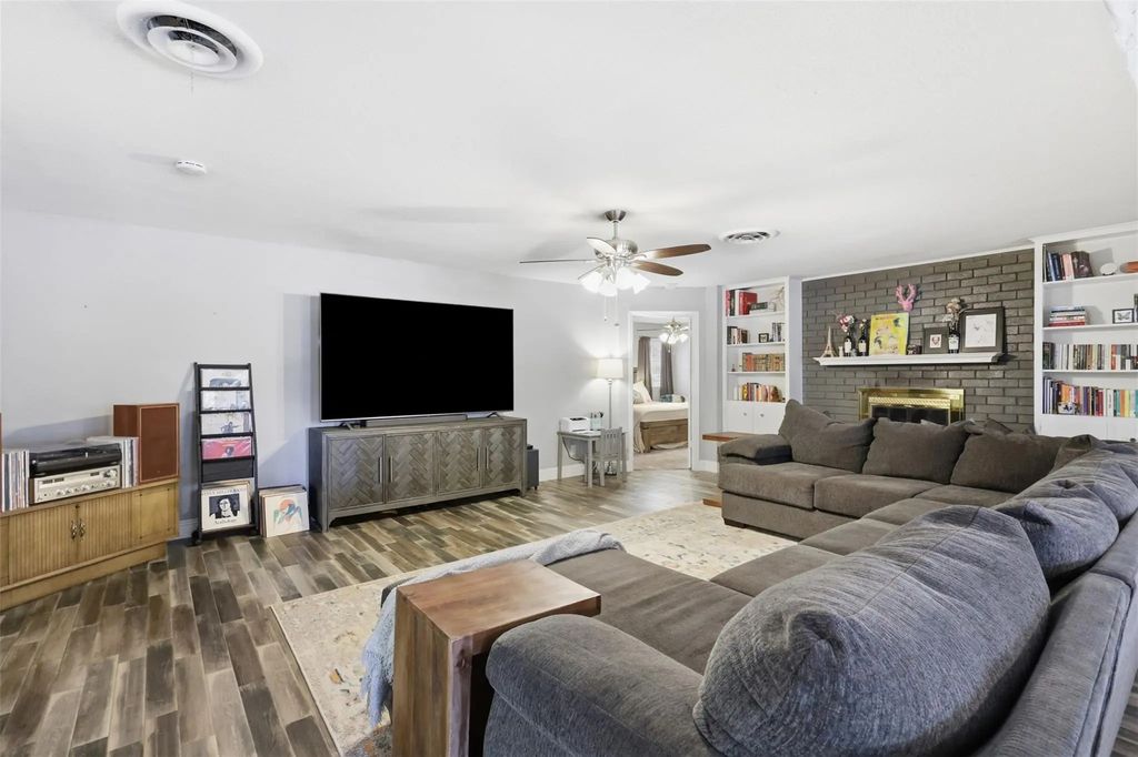 1308 W Redbud Drive, Hurst