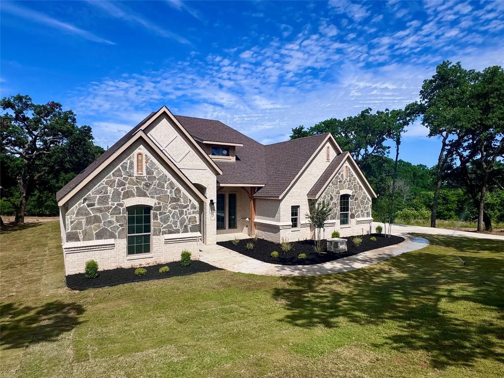 5025 Glenoaks Court, Weatherford