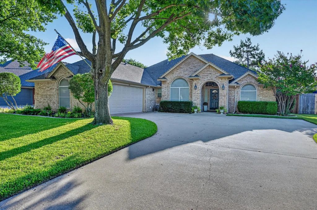 7312 Cottonwood Court, North Richland Hills