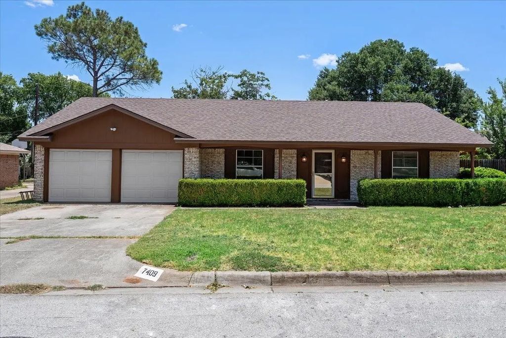 7409 Pinehurst Drive W, Fort Worth