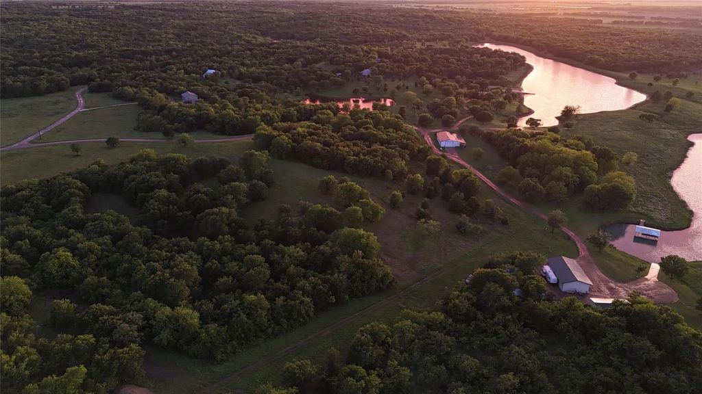 310 Thorn Ridge Drive, Kerens