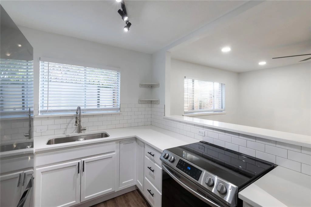 5921 Gaston Avenue B, Dallas