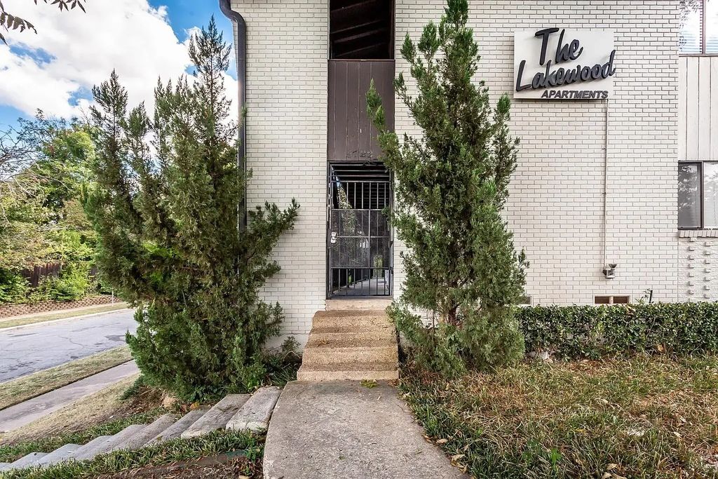 5722 Gaston Avenue, Dallas