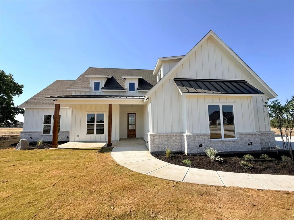 2004 Collin Street, Weatherford