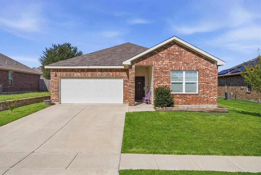540 S Heights Drive, Crowley