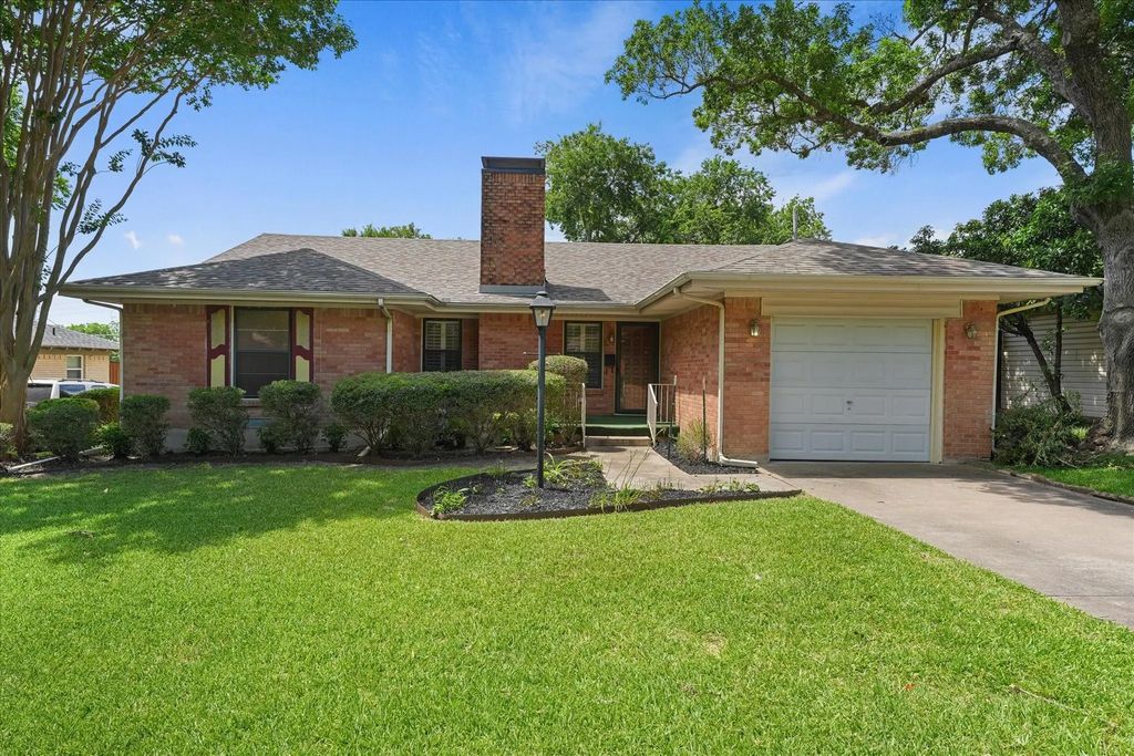 849 Berkinshire Drive, Dallas