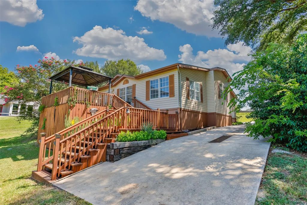 41 Thompson Road, Gainesville
