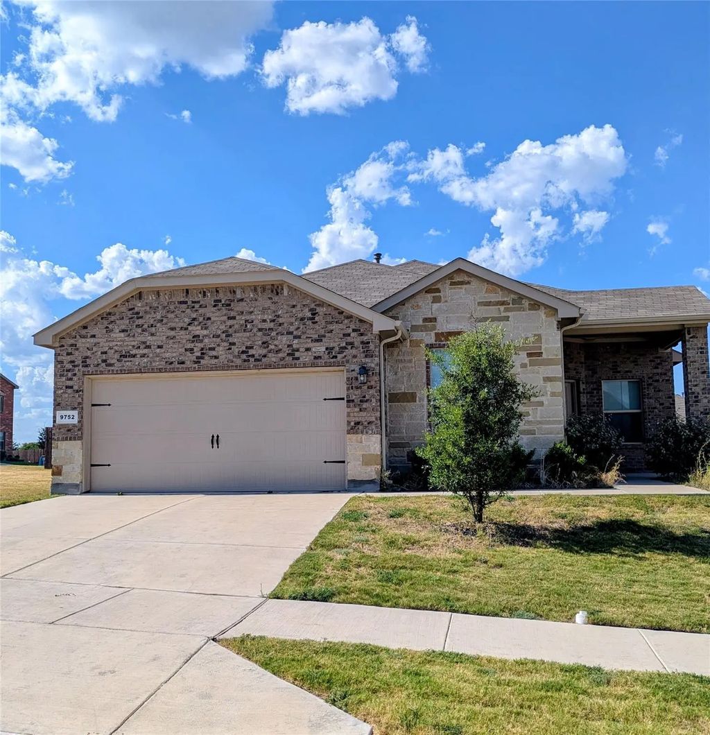 9752 New Bern Drive, Fort Worth