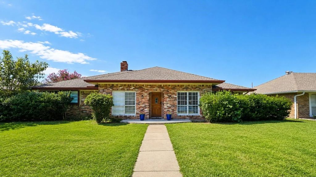 1912 Kentwood Lane, Carrollton