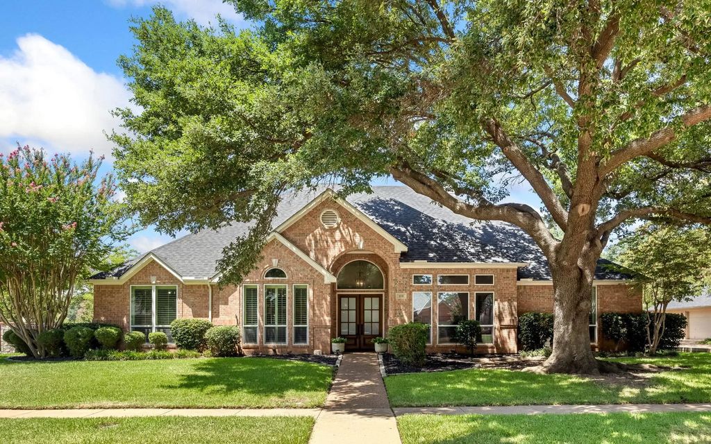 906 Hardage Lane, Colleyville