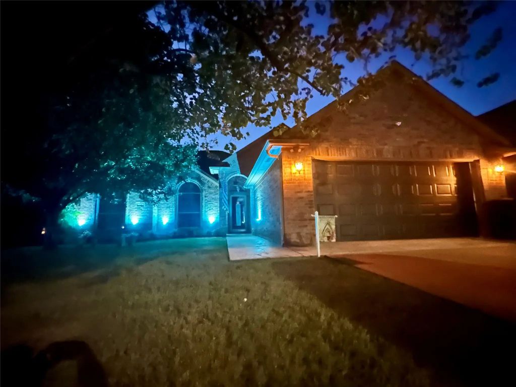 139 Birdsong Lane, Terrell
