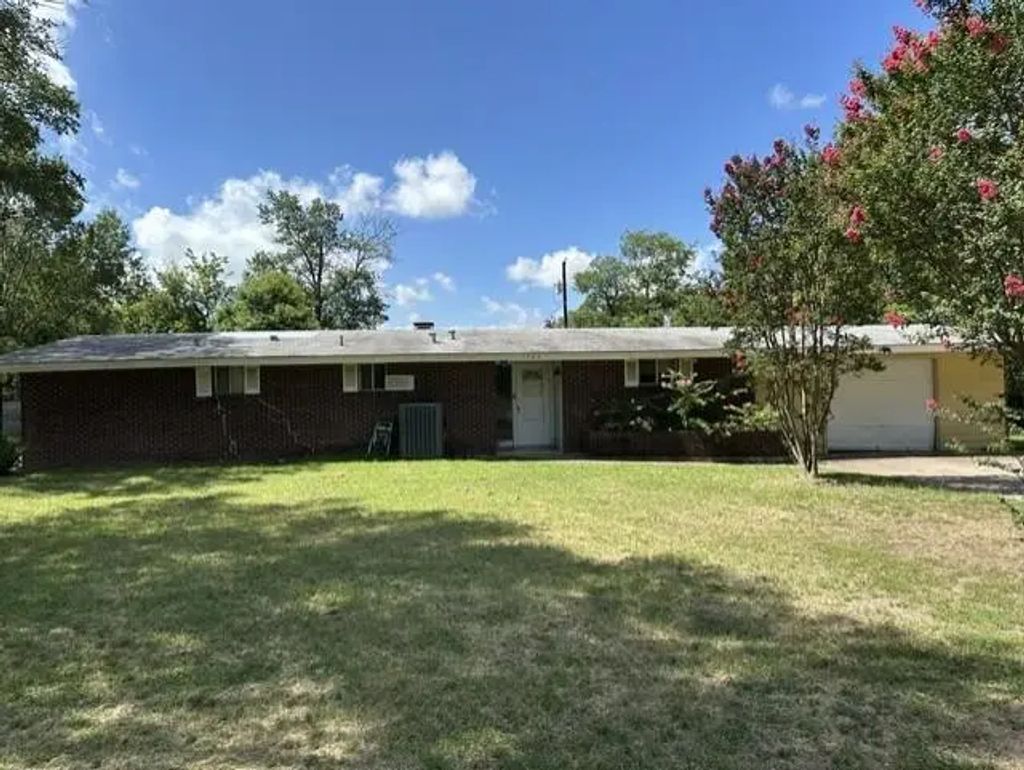 1705 Jefferson Street, Commerce