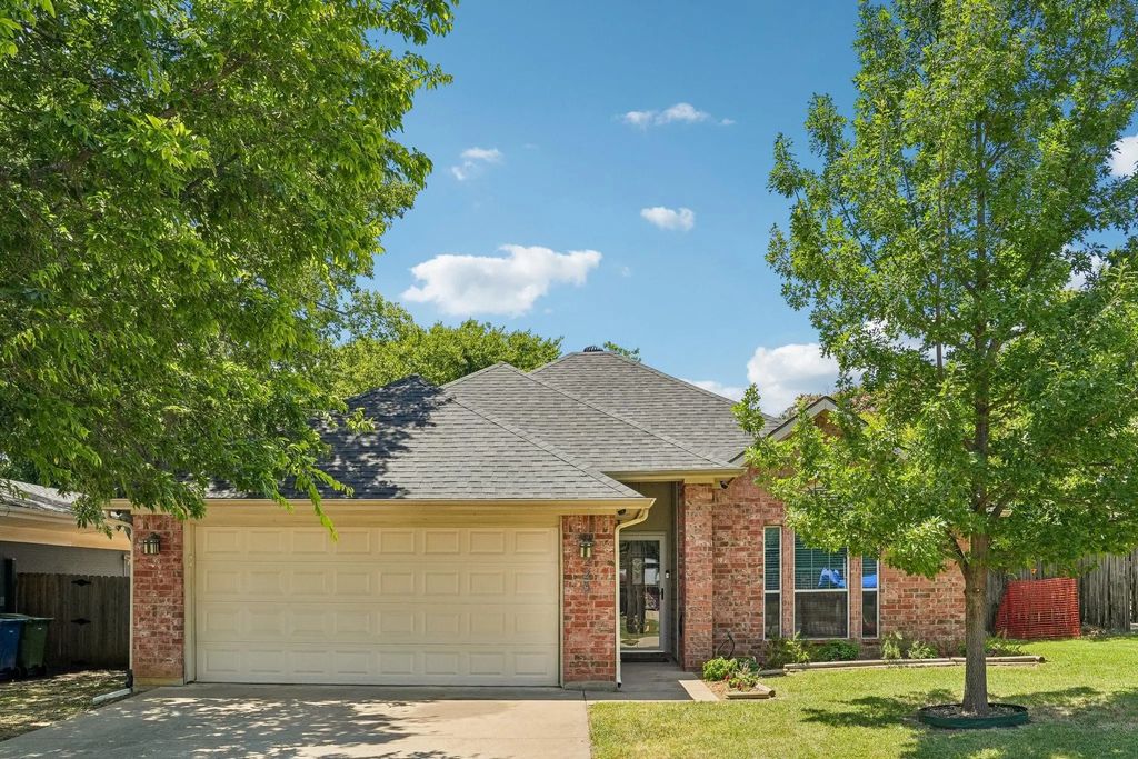 229 S Lakeview Drive, Lake Dallas