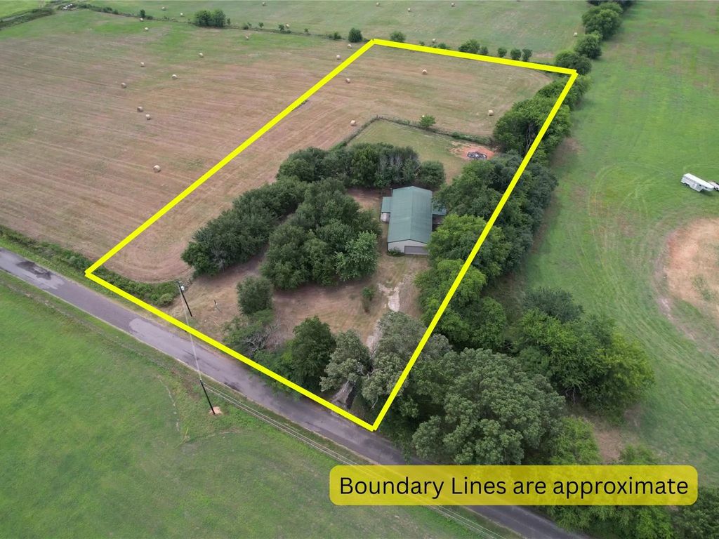 250 County Road 2426, Como