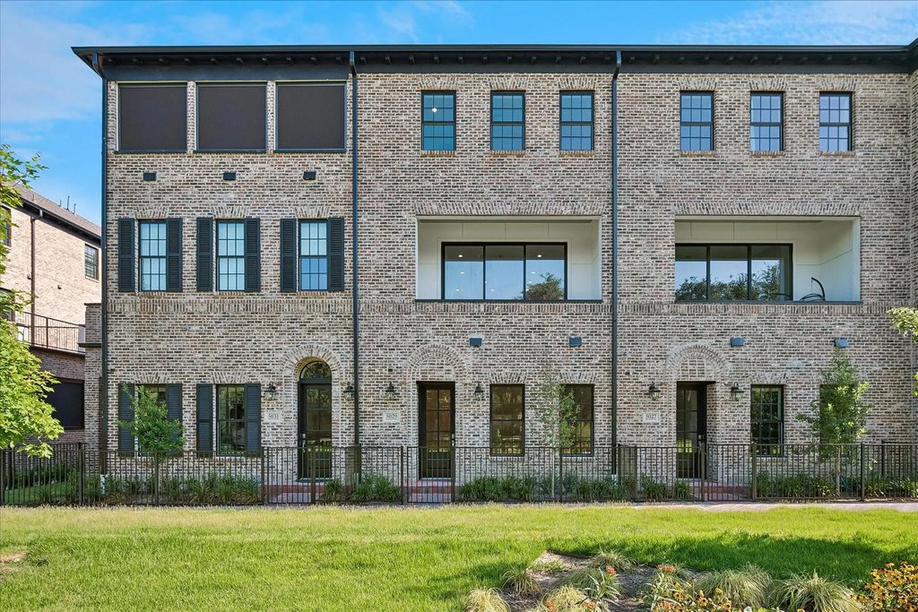 5029 Magnolia Circle, Addison