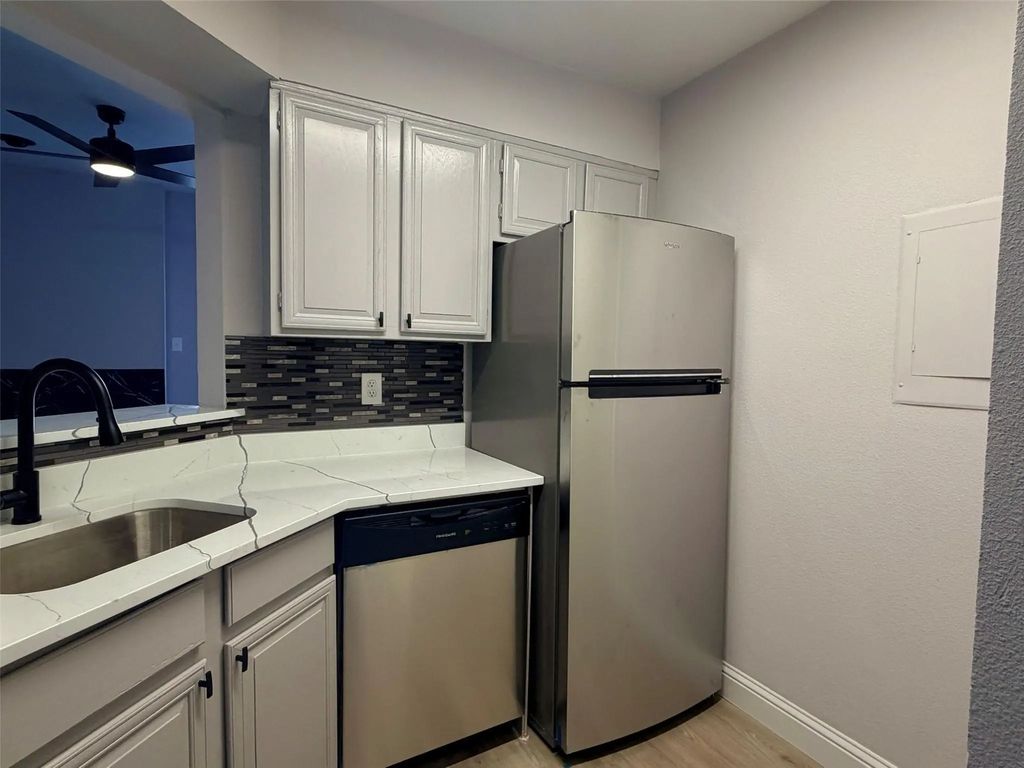 5757 Martel Avenue B05, Dallas