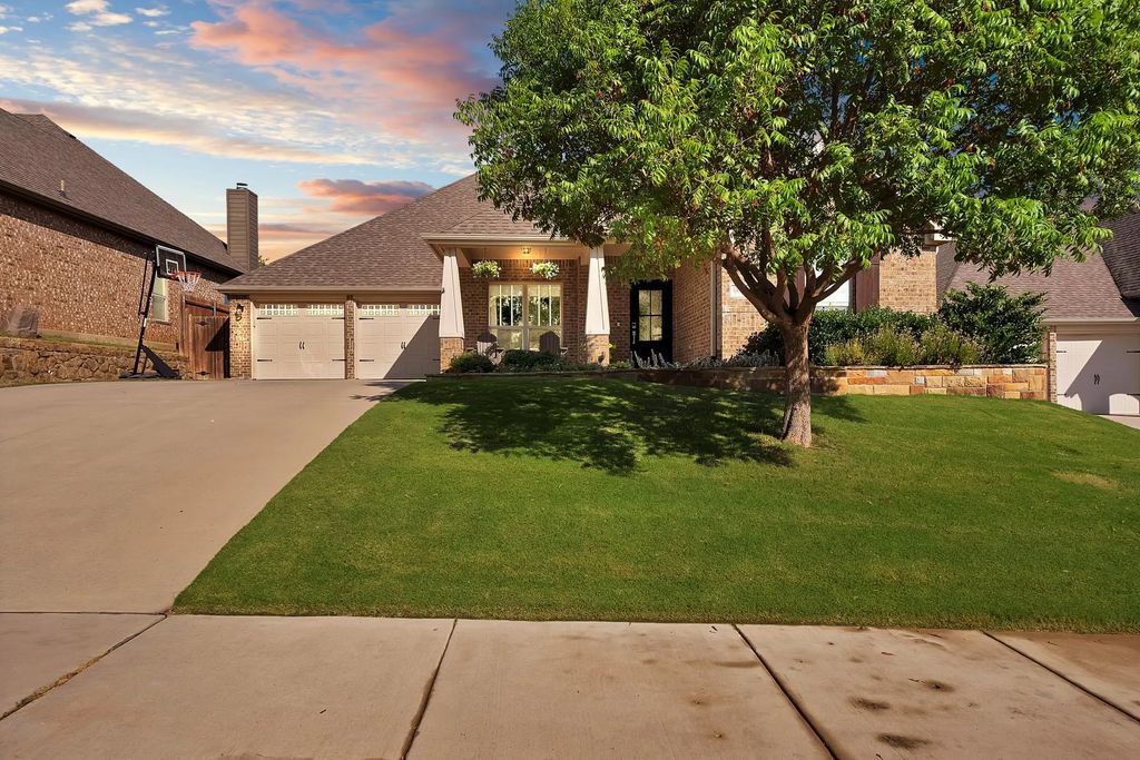 9012 Inwood Street, Benbrook