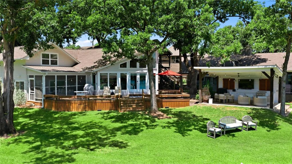 104 Doering Bay Circle, Mabank