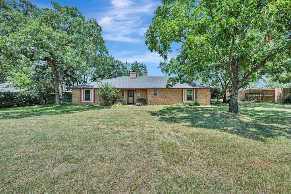 408 Chimney Hill Circle, Mansfield