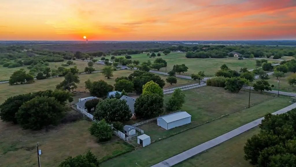 9861 Jim Christal Road, Denton