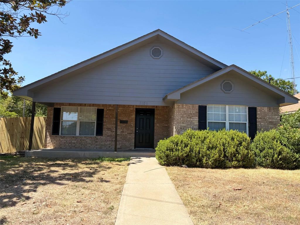 2025 Lyle Avenue, Waco
