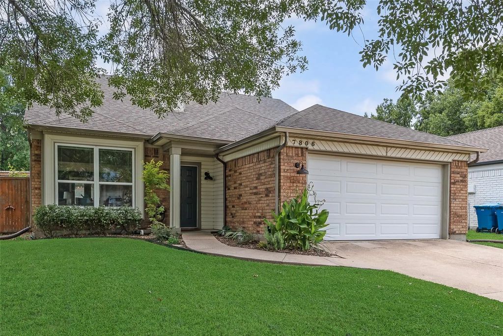 7806 Park Lane, Rowlett